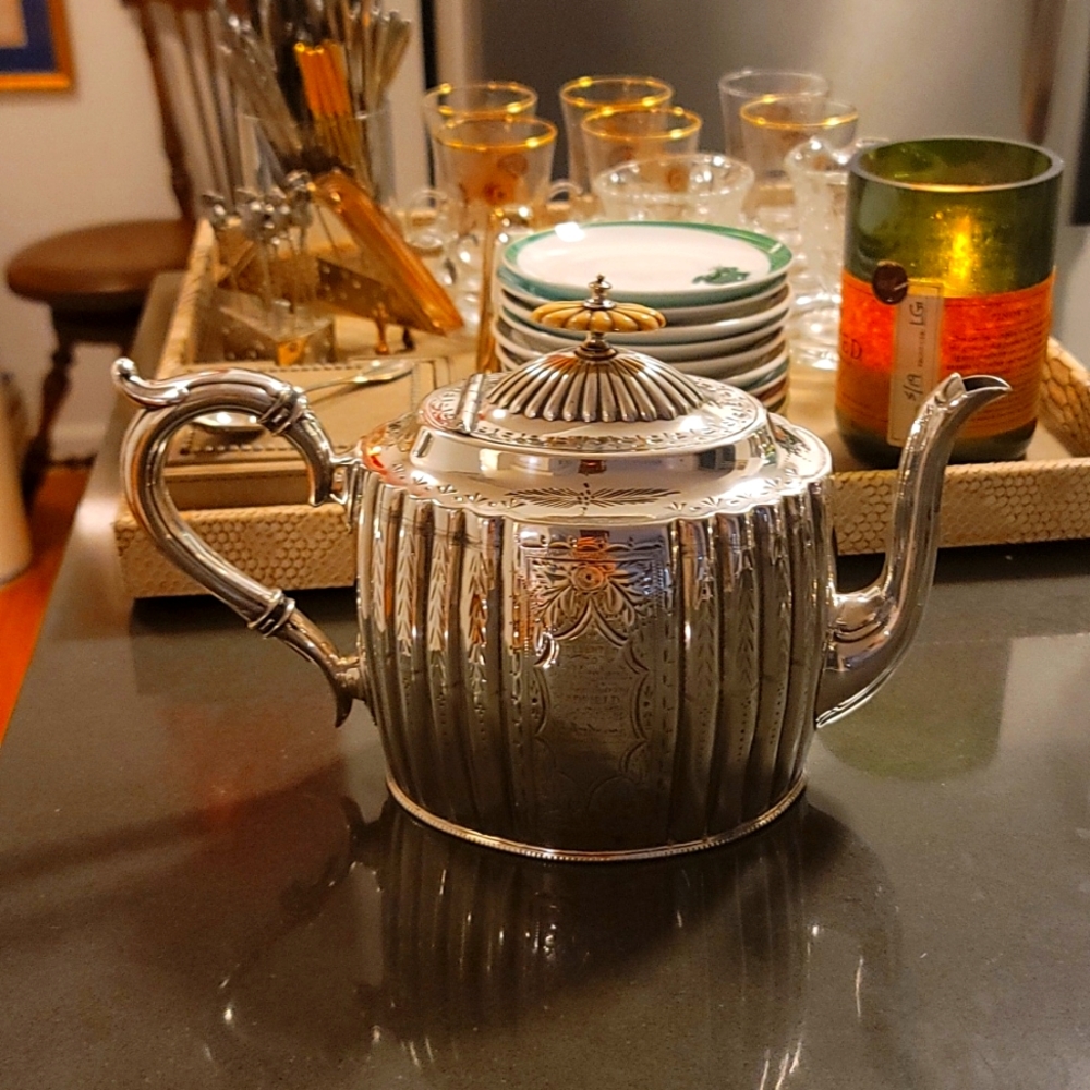 Vintage English Silver tea/coffee pot